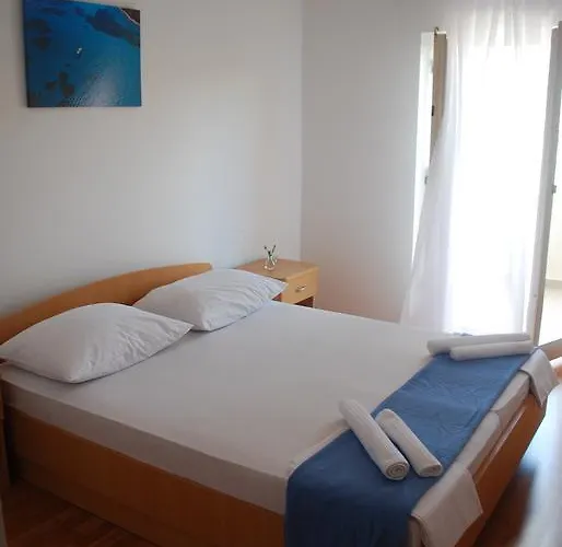 Lokunja Nocleg ze śniadaniem 2*