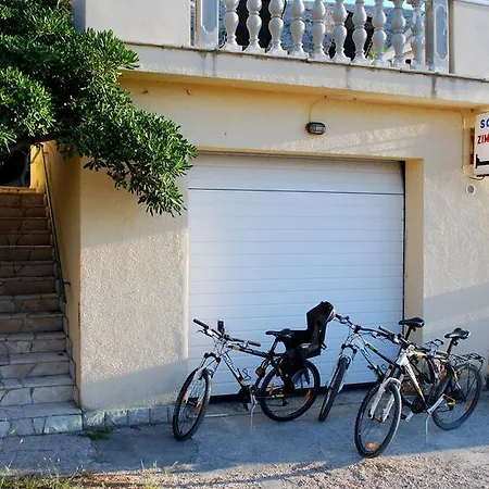 Lokunja Bed & Breakfast 2*