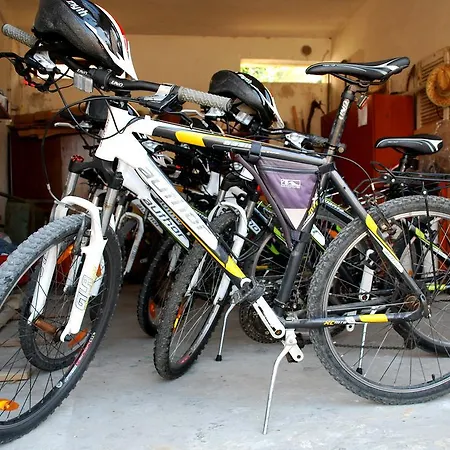 Lokunja Bed & Breakfast 2*